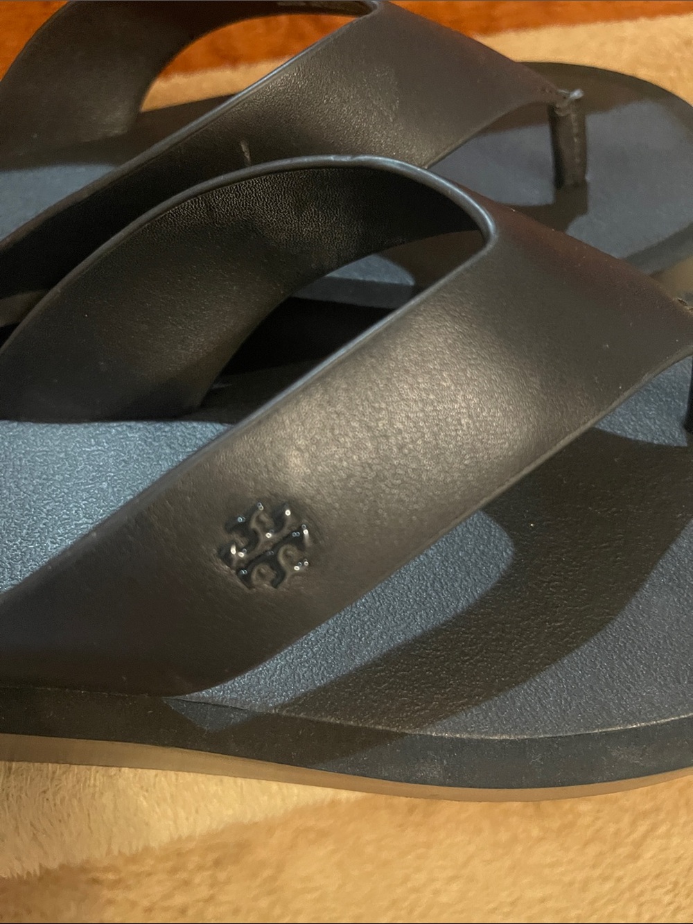 Authentic NWOT Tory Burch Black Platform Flip-Flop Sandals with Logo Medallion - Picture 8 of 11